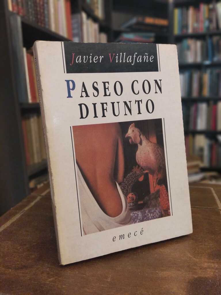 Paseo con difunto - Javier Villafañe