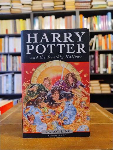 Harry Potter and the Deathly Hallows - J. K. Rowling