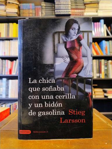La chica que soñaba con una cerilla y un bidón de gasolina - Stieg Larsson